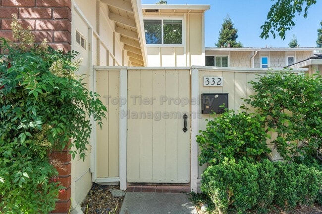 332 Kinross Dr in Walnut Creek, CA - Building Photo - Building Photo