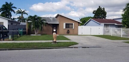 16239 SW 305th St in Homestead, FL - Building Photo - Building Photo