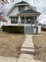 6708 W Wick Pl, Unit Lower in Milwaukee, WI - Building Photo