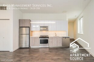 3420 N Lincoln Ave, Unit 206 in Chicago, IL - Building Photo