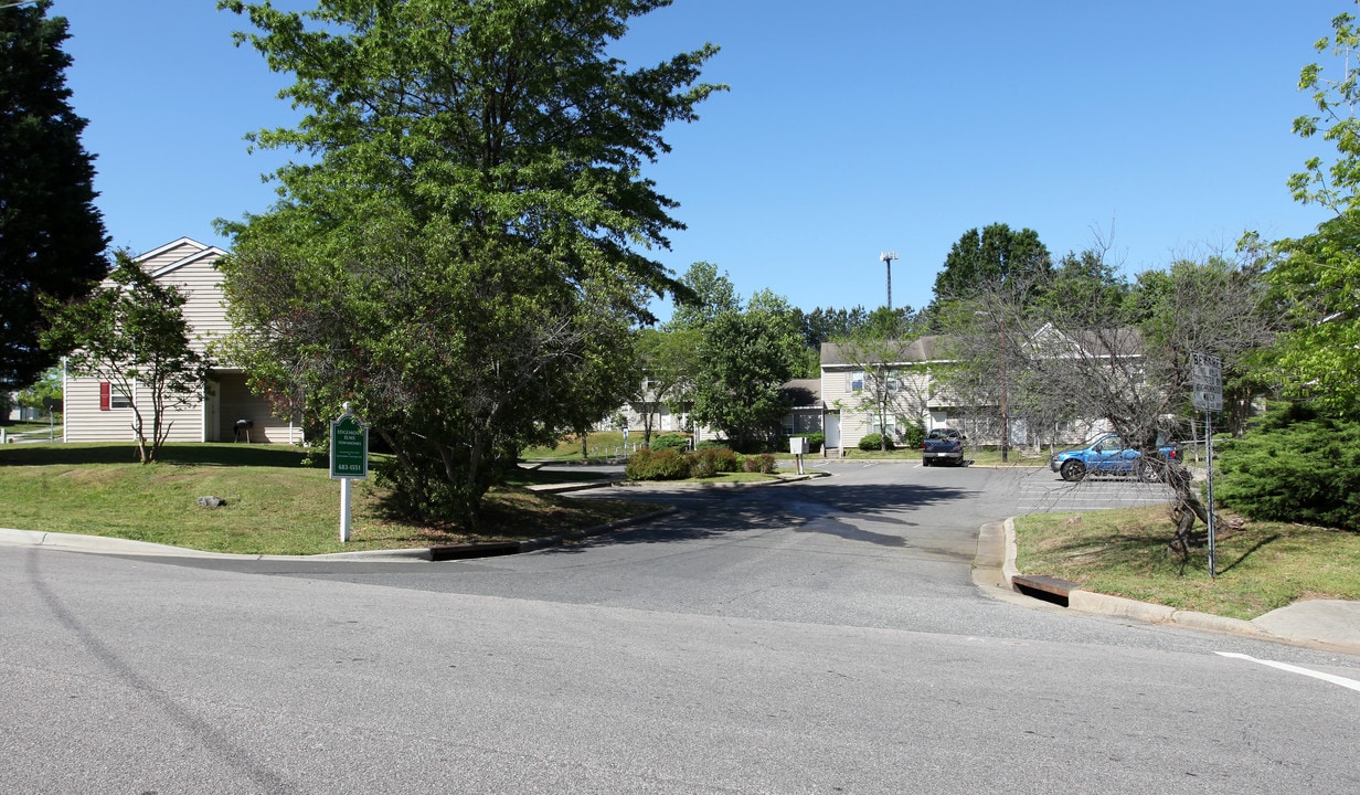 Edgemont Elms Townhomes in Durham, NC - Foto de edificio