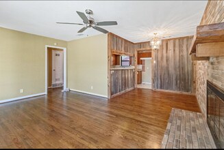 10911 Visalia Dr in Dallas, TX - Building Photo - Building Photo