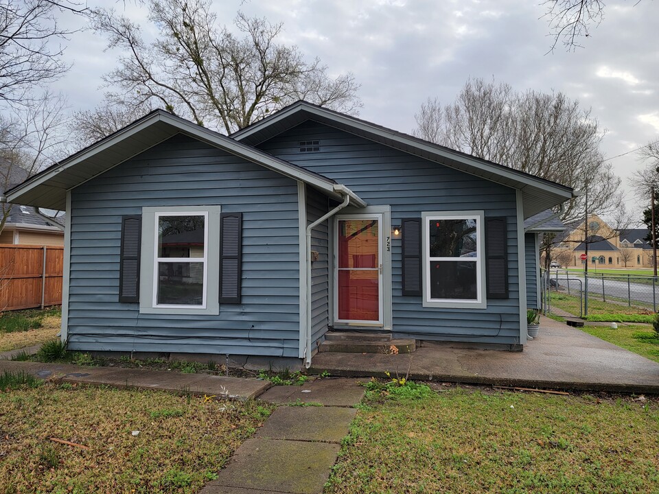 723 S Elm St, Unit 723 Elm in Sherman, TX - Building Photo