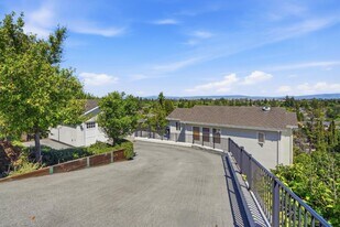 531 Upland Rd in Redwood City, CA - Building Photo