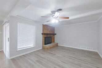 3240 Springwood Ln in Dallas, TX - Building Photo - Building Photo