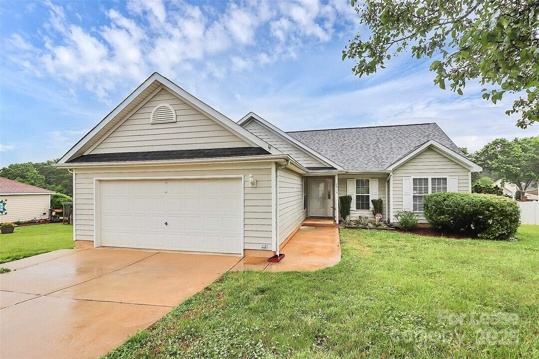 2916 Dairy Farm Dr in Monroe, NC - Building Photo