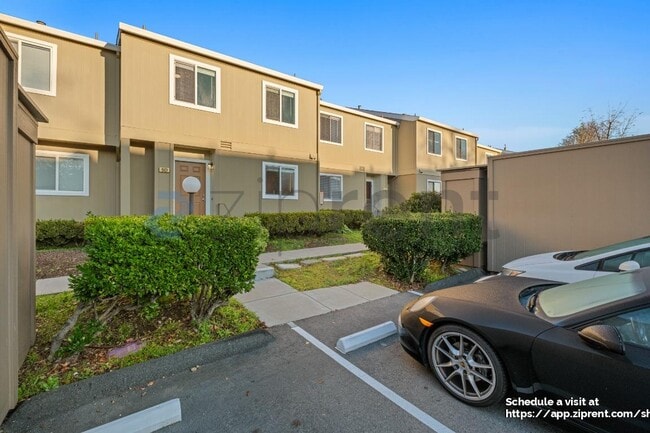 5 Oak Crest Ct in Novato, CA - Foto de edificio - Building Photo