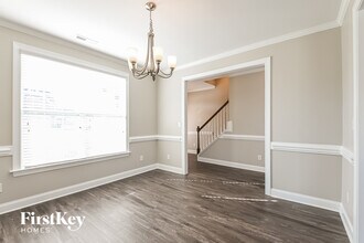 217 Southern Acrs Dr in Fuquay Varina, NC - Foto de edificio - Building Photo