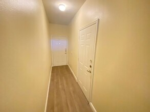 Stunning one bedroom, one bath luxury cond in Orlando, FL - Building Photo - Building Photo