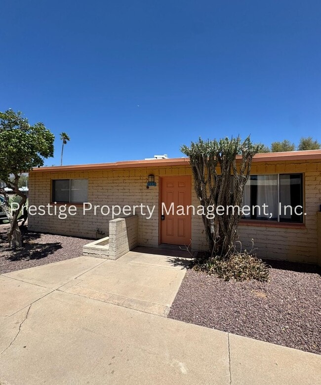 property at 826-828 E Holaway Dr