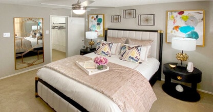 Preston Village Apartments in Dallas, TX - Foto de edificio - Building Photo