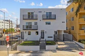 858 N Hudson Ave in Los Angeles, CA - Building Photo - Building Photo