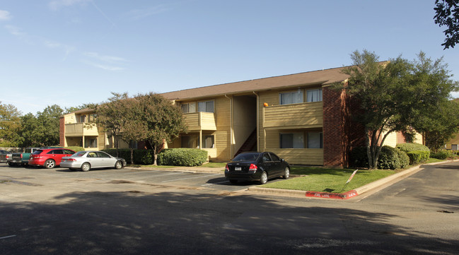 Cherry Creek Crossing Apartments in Austin, TX - Foto de edificio - Building Photo