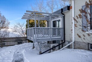 21 Harris St in Port Hope, ON - Building Photo