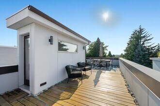 9609 Roosevelt Way NE in Seattle, WA - Building Photo - Building Photo