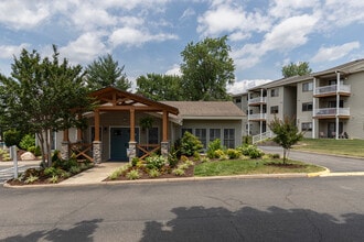 Hickory Woods in Roanoke, VA - Foto de edificio - Building Photo