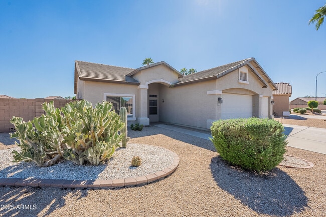 2033 N 110th Ave in Avondale, AZ - Building Photo - Building Photo