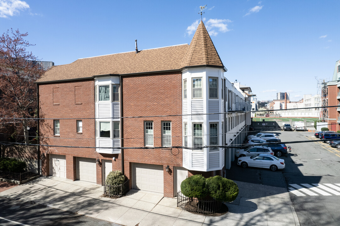 456 9th St in Hoboken, NJ - Building Photo