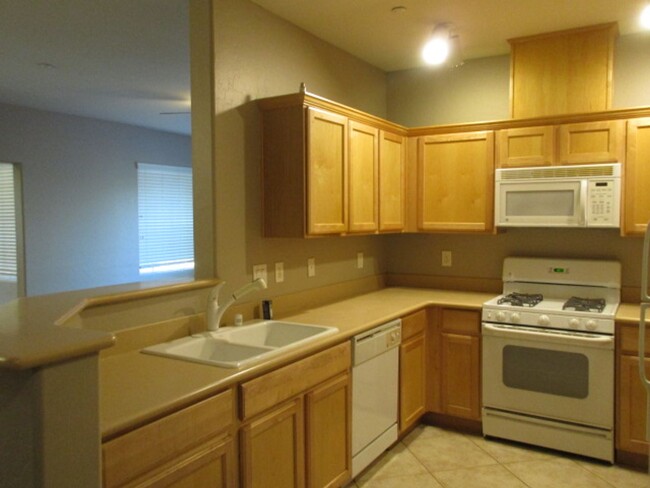 6660 Flaminian Ln in North Las Vegas, NV - Building Photo - Building Photo