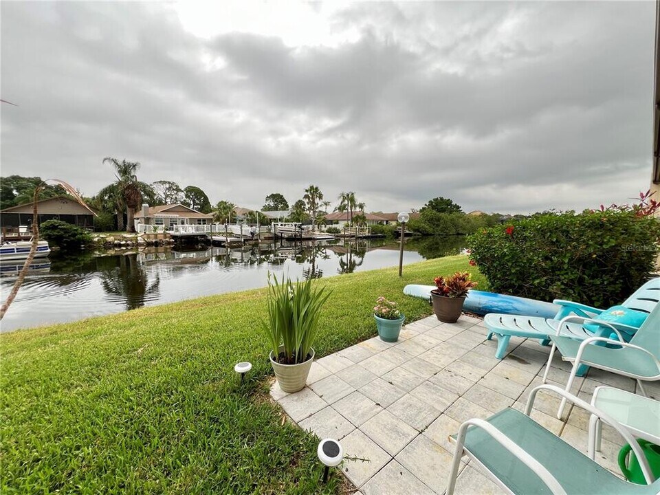 4533 Marine Pkwy in New Port Richey, FL - Foto de edificio