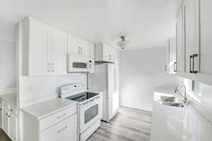 12246 Montana Ave in Los Angeles, CA - Building Photo