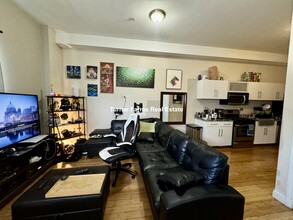 47 Orleans St, Unit 1 in Boston, MA - Foto de edificio - Building Photo