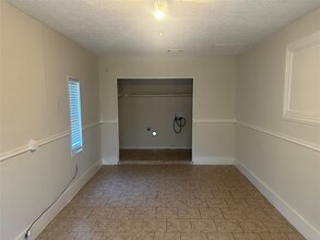 9301 Chesterfield Dr in Houston, TX - Building Photo - Building Photo