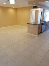 2750 N 34th Ave in Hollywood, FL - Building Photo - Building Photo