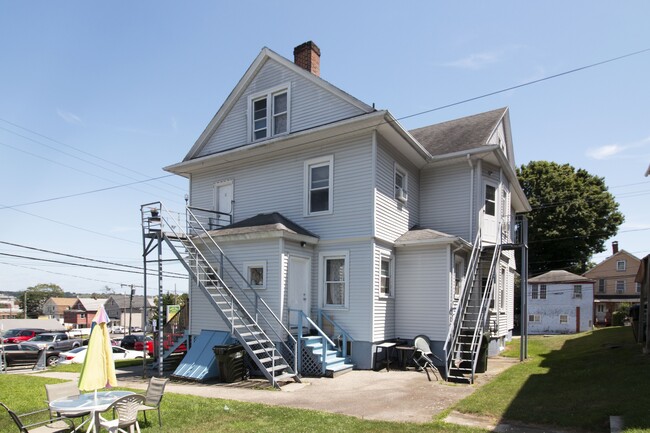 875-877 Bank St in New London, CT - Building Photo - Building Photo