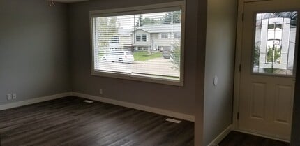 1736-1751 51 St NW in Edmonton, AB - Building Photo - Building Photo