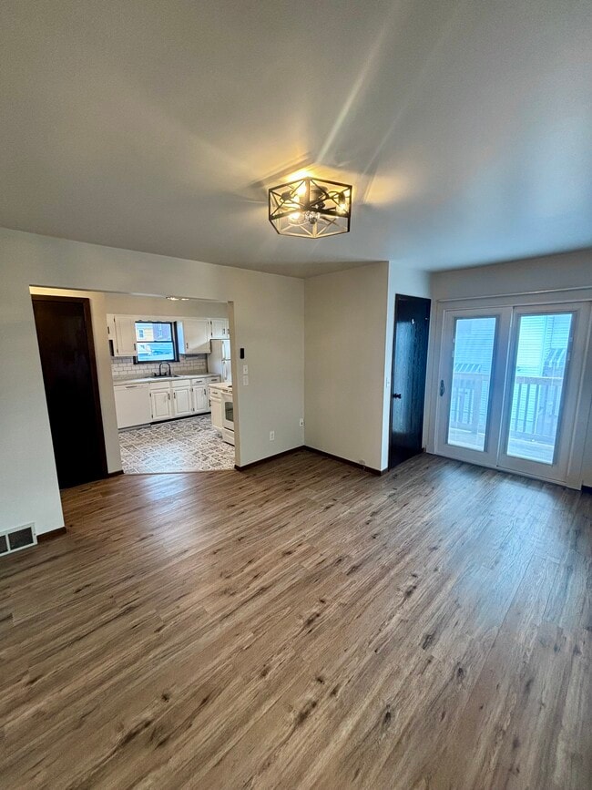 1033 Wilson Ave, Unit Rear Unit, Unit Rear Unit
