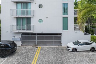 Chateau Wein in Fort Lauderdale, FL - Foto de edificio - Building Photo