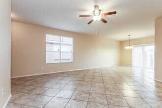 1104 Castle Springs Rd in Fort Worth, TX - Foto de edificio - Building Photo