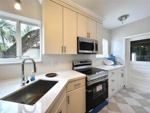 5924 SW 41st St in Miami, FL - Building Photo - Building Photo