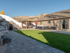 447 N Wilson St in Chelan, WA - Building Photo - Building Photo