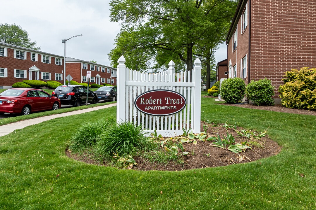 Robert Treat Apartments in Milford, CT - Foto de edificio
