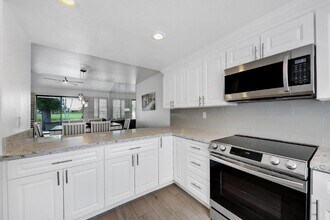 74 Avenida Las Palmas in Rancho Mirage, CA - Building Photo - Building Photo