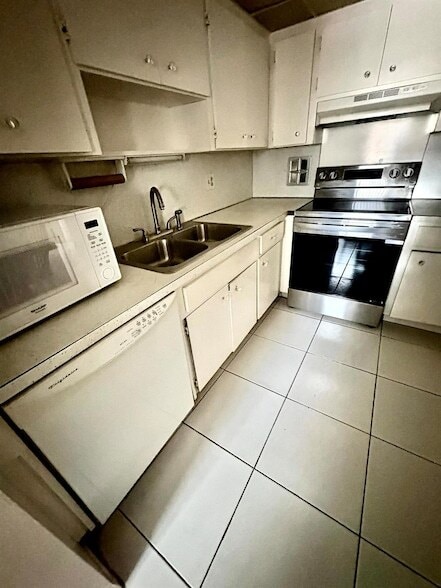 98 Stratford H in West Palm Beach, FL - Building Photo - Building Photo