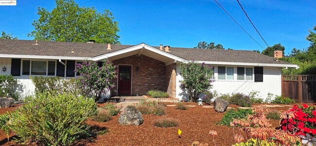 property at 2 Rae Ct