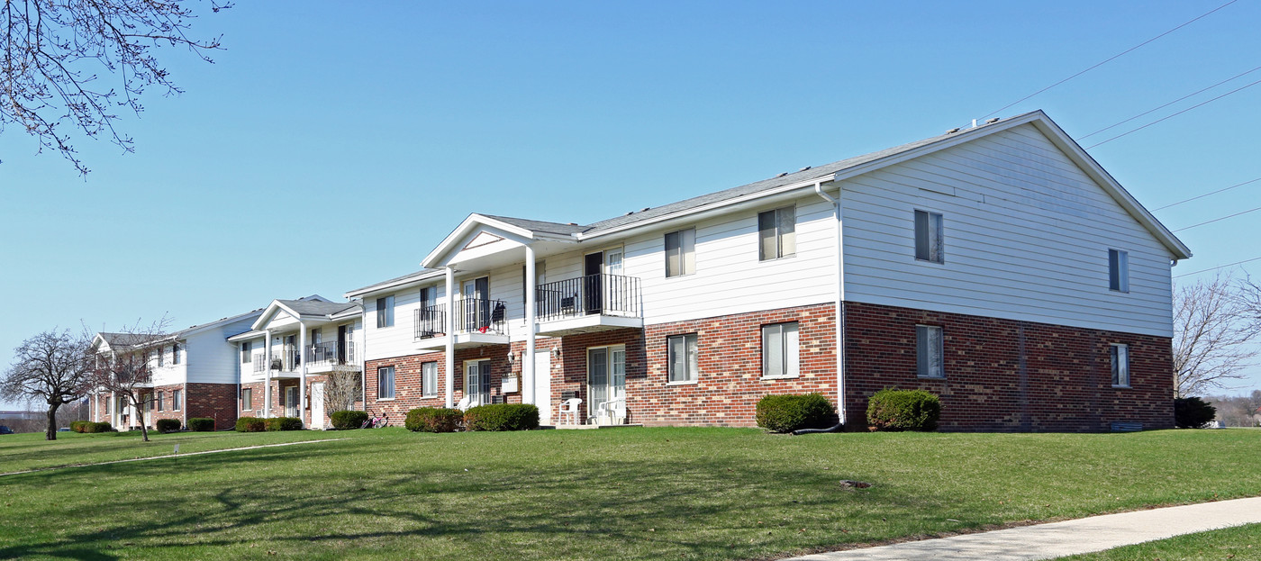 Fleetfoot Apartments in Waukesha, WI - Building Photo