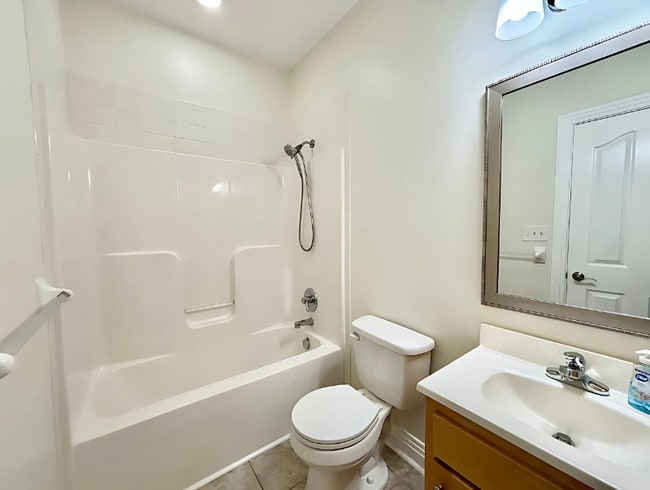 259 W Ocean View Ave in Norfolk, VA - Building Photo - Building Photo