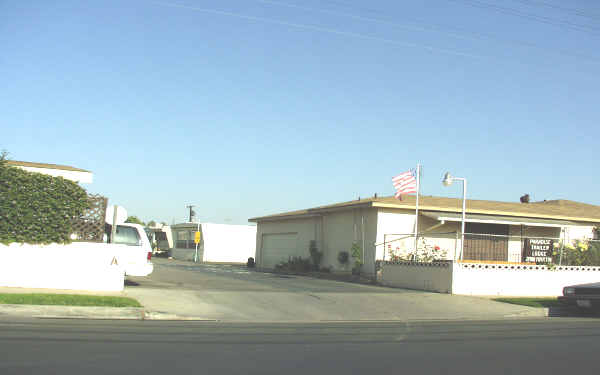 Paradise Trailer Lodge in Carson, CA - Building Photo