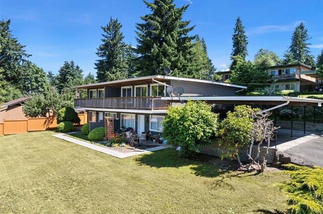 7409 Hill Ave, Unit 1 in Gig Harbor, WA - Foto de edificio - Building Photo