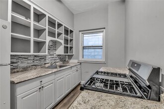 946 Main St in Buffalo, NY - Foto de edificio - Building Photo