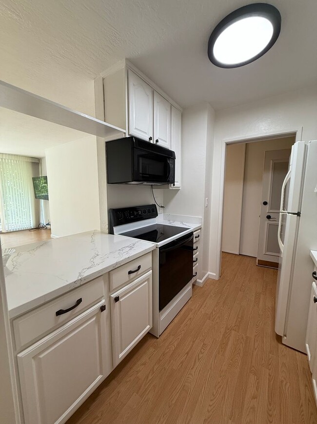 400 Davey Glen Rd in Belmont, CA - Building Photo - Building Photo