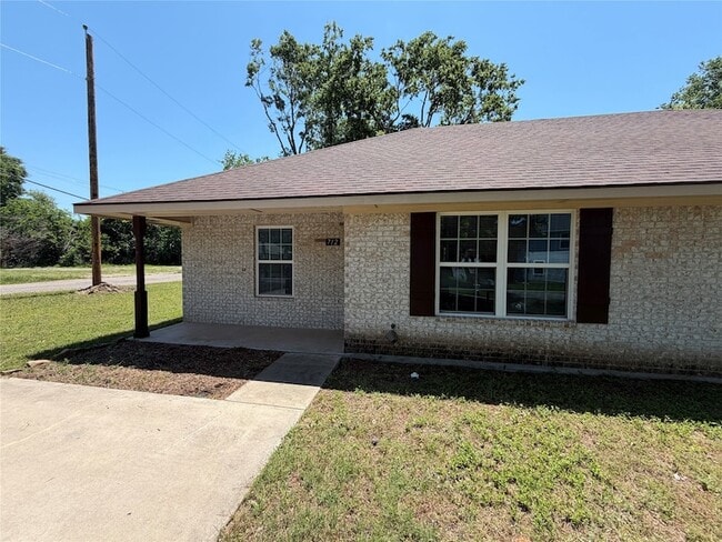 property at 712 Seven Oaks Rd
