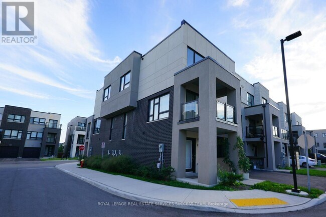 3165 Lotus Cmn in Burlington, ON - Building Photo - Building Photo