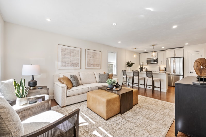 404 Oxford St N in Auburn, MA - Foto de edificio