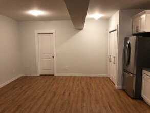 1511 SW Dolph Ct in Portland, OR - Building Photo - Building Photo