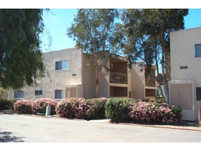 Country Aire Apartments in San Diego, CA - Building Photo - Building Photo